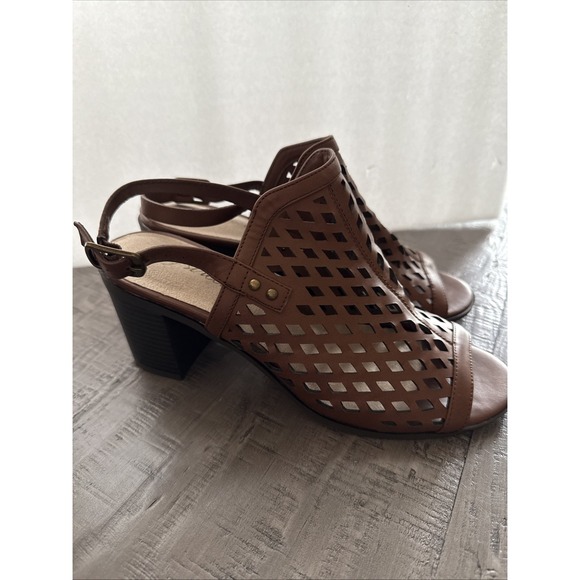 Easy Street Erin Slingback Sandal Brown Sz‎ 9 Women block heel Adjustable Buckle - Picture 1 of 7